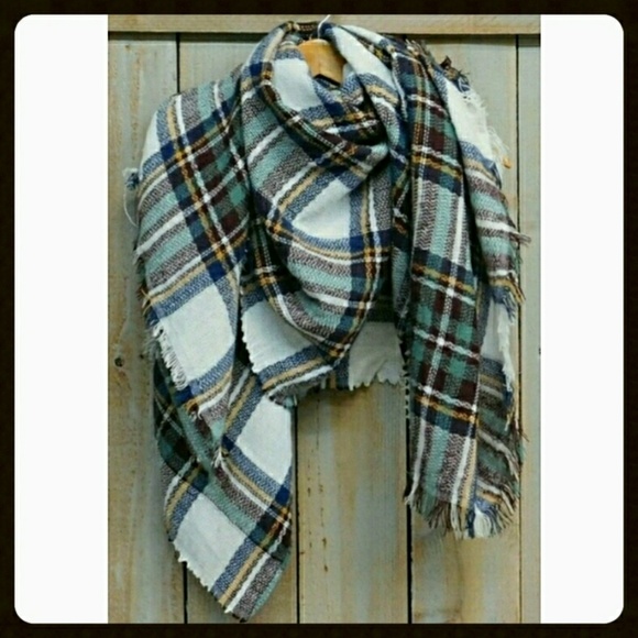 Tickled Pink Plaid Blanket Scarf PRICE FIRM - Picture 3 of 3